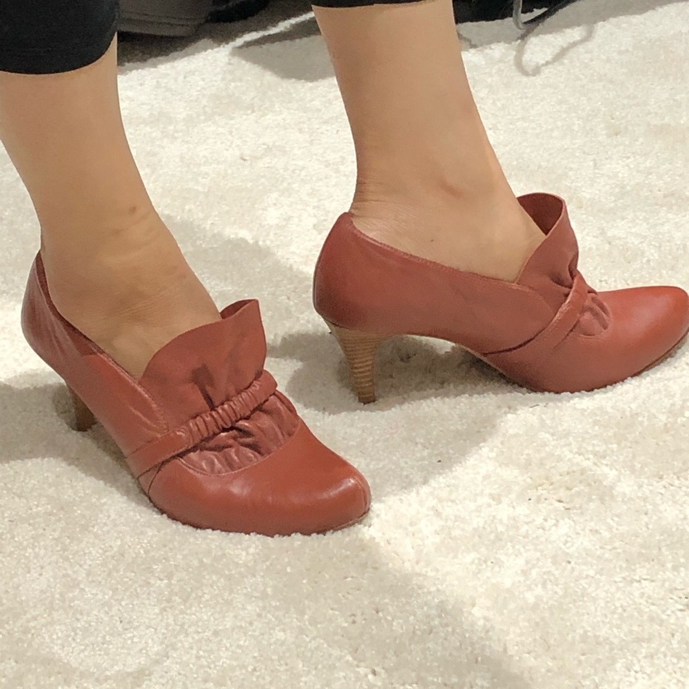 Leather shoe